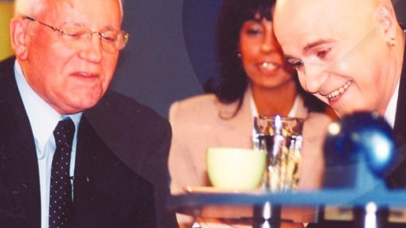 Горбачов си говори за любов с Оля Ал-Ахмед, а Деси от “Ку-ку бенд” го разплака