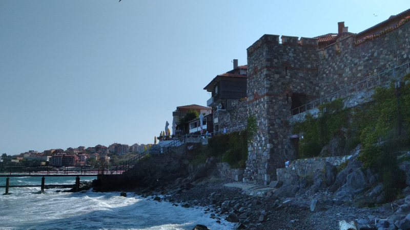 Ще бъде ли съборена реставрираната крепостна стена в Созопол