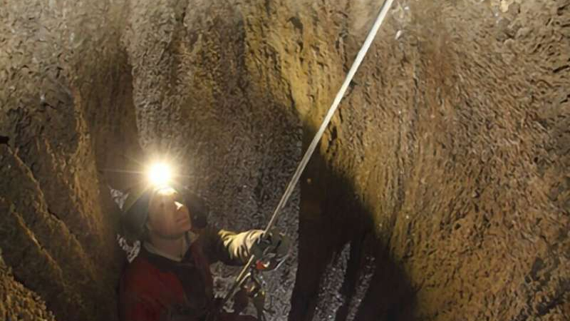 Археолози разгадаха мистерията на черепа от пещера в Италия СНИМКА