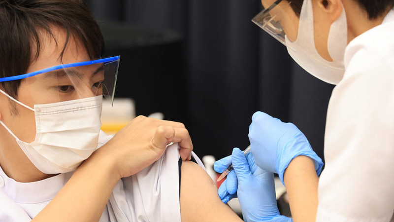 Япония съобщи за осем случая на анафилаксия след ваксината Pfizer