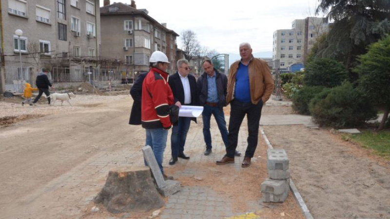 Кметът Здравко Димитров провери напредъка по изграждане на подлеза „Модър-Царевец“