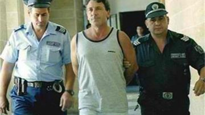 Прочутият сериен убиец и изнасилвач Людовик Толумов днес бе порязан безмилостно