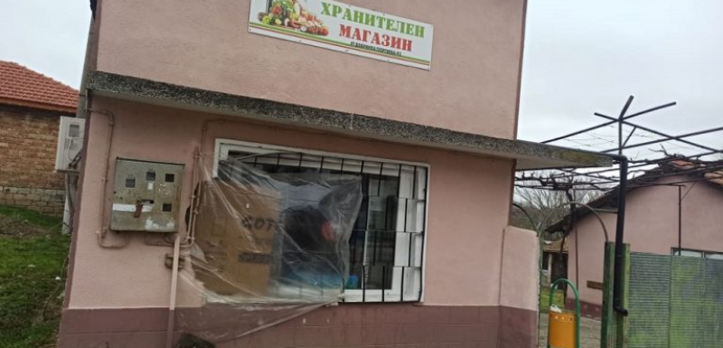 Кмет деспот от Шуменско потроши селския магазин с камиона си СНИМКИ 