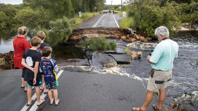 Невиждано от 100 г. бедствие удари Австралия ВИДЕО