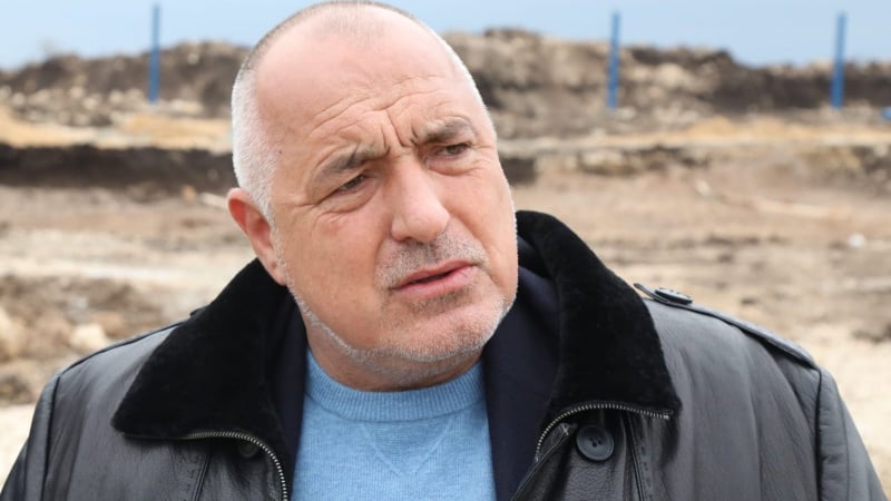 Изкараха Борисов по хавлия от дома му, появиха се страшни СНИМКИ  