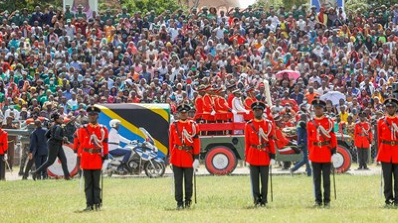 Голяма драма по време на погребението на президента на Танзания, който отричаше COVID-19