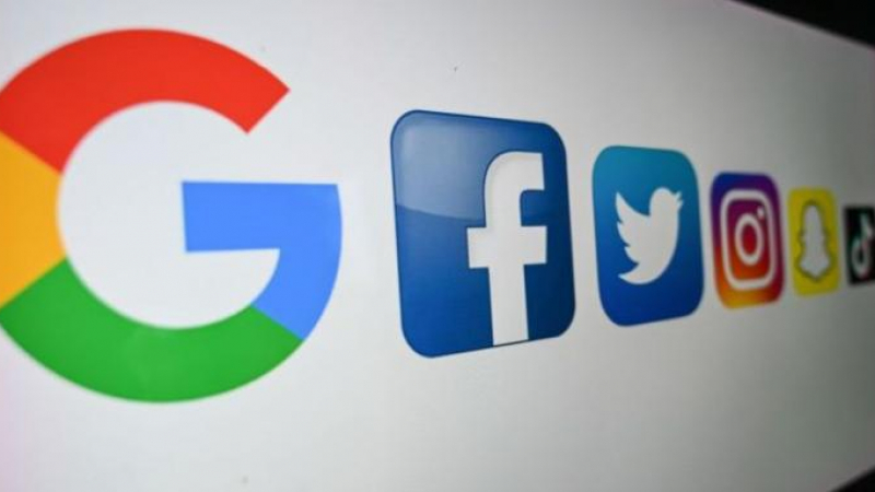 Прокурори искат Facebook и Twitter да цензурират антиваксърите