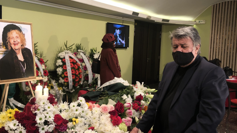 Вежди Рашидов: Душите ни осиротяха със загубата на Татяна Лолова