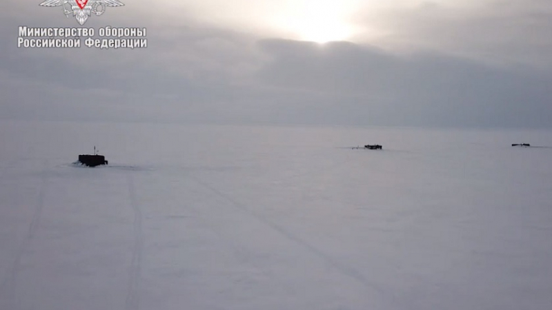 Три руски подводници изплуваха едновременно над леда в Арктика ВИДЕО