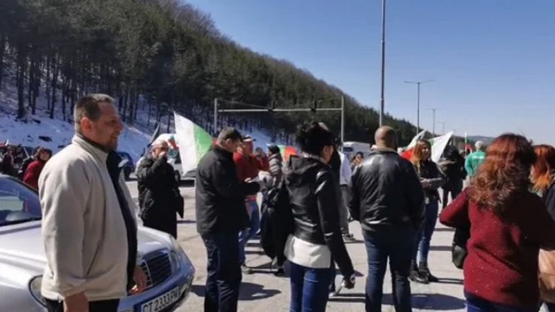 Воля и НФСБ настръхнаха заради блокадата на "Тракия"