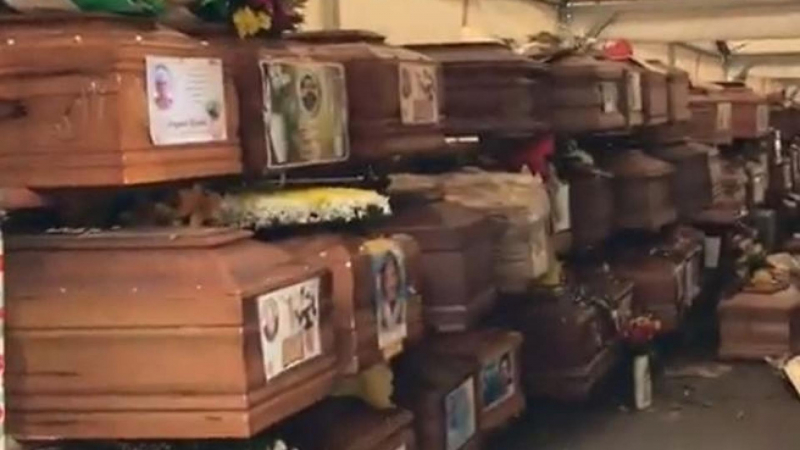 Като филм на ужасите: Бездомни ковчези затрупаха Палермо
