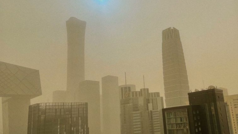 Пекин пак трудно могат да видят слънцето заради тази напаст СНИМКИ