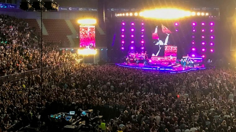 Шок! 5000 души отидоха на концерт в една зала в Испания, а причината... ВИДЕО
