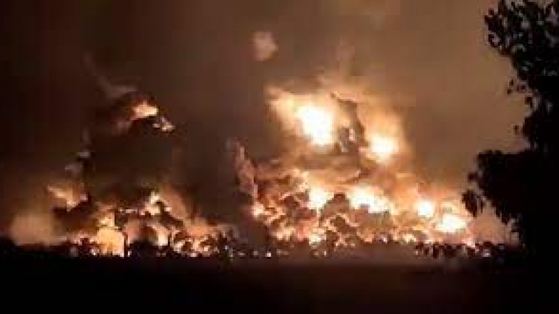 Писъци и паника: Мощен взрив разтърси нефтен завод ВИДЕО