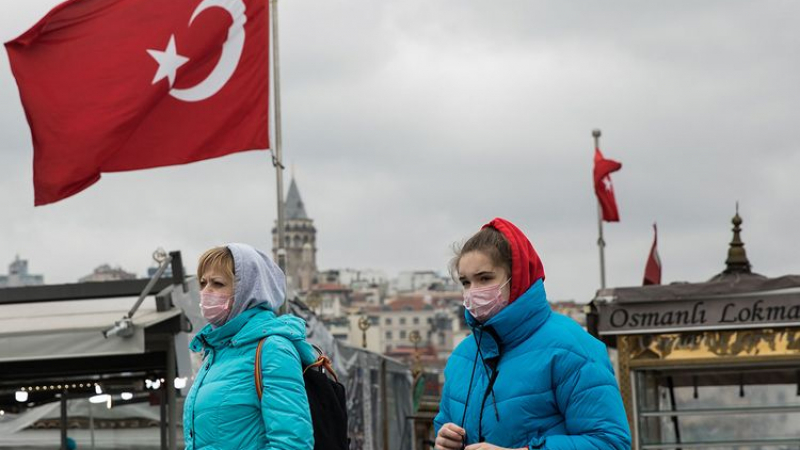 В Турция отново затегнаха мерките и ограниченията заради COVID-19