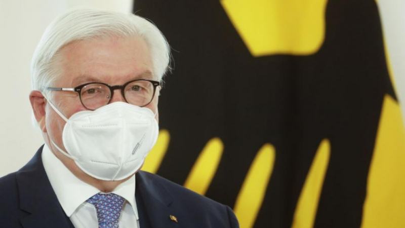 Германският президент се имунизира с AstraZeneca