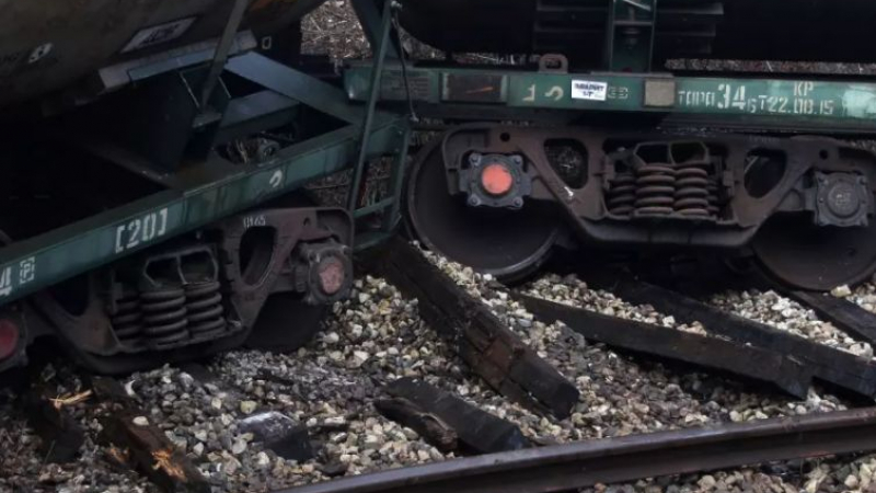 Ужас с влак в тунел на остров Тайван, има жертви ВИДЕО