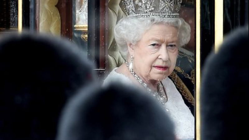 Колко струва най-скъпата тиара на Елизабет II СНИМКИ