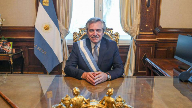 Аржентинският президент се боцна със "Спутник" и К-19 го тръшна на рождения му ден