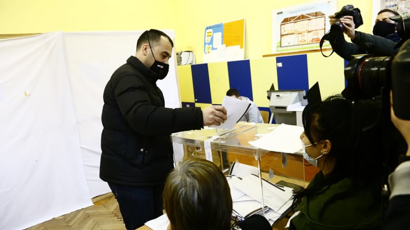 Политологът Стойчев изуми с вариант за най-реалистично правителство след изборите