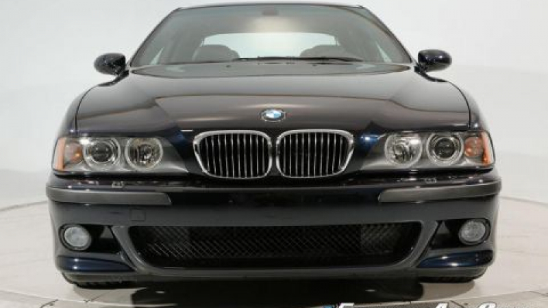 Защо старо BMW М5 от 2003 г. бе продадено за 200 000 долара? СНИМКИ