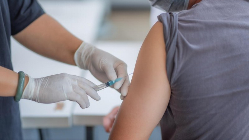 Дават по 1000 лв. на медиците, които ваксинират срещу Covid-19