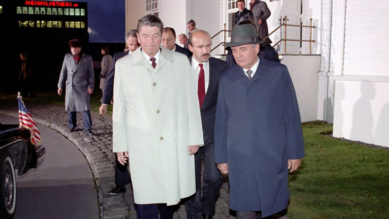 Преводачът на Горбачов отсече: Русия и Западът трябва...
