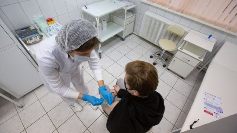 40 милиона ваксинирани на Острова, жертвите в пъти по-малко от България