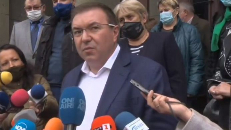 Министър Ангелов с горещи новини за "АстраЗенека" и "Янсен", проговори за Радева и Слави ВИДЕО