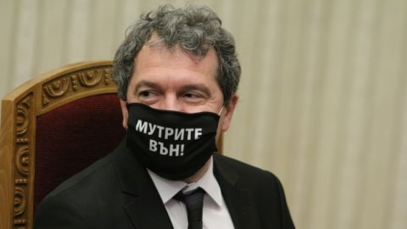 Виктор Димчев захапа Бай Тошо Сценариста заради заплаха към журналист