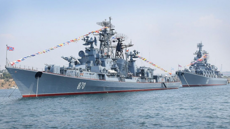 Руски военни кораби провеждат артилерийски стрелби в Черно море