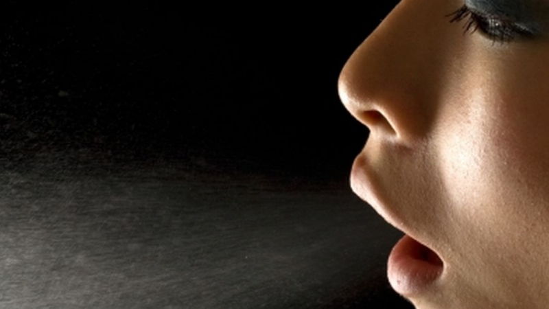 Тревожни симптоми при К-19 в устата: Какво усещате освен загуба на вкус