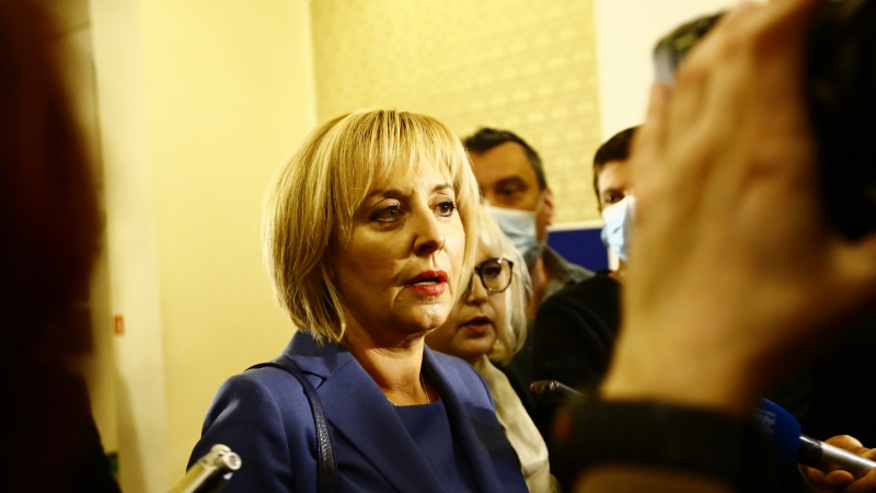 Крясъци и закани: Бесен скандал в комисията на Манолова заради нахлуването ѝ в "Булгартрансгаз"