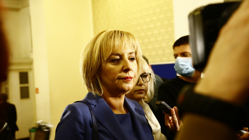 Манолова каза хвърля ли оставка след нахлуването й в „Булгартрансгаз“