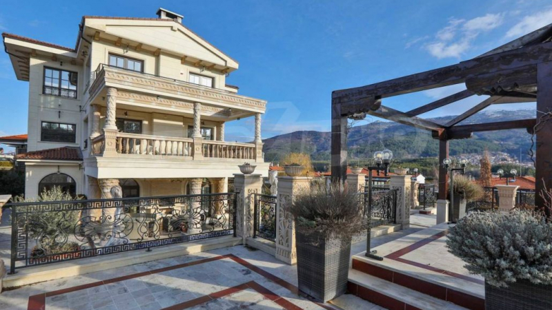 Рекорд! Продават мега луксозно имение в Перник за 1,6 милиона евро СНИМКИ