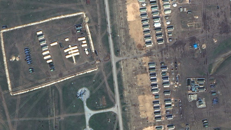 Сателитни СНИМКИ показват каква военна техника струпва Русия по границата с Украйна 
