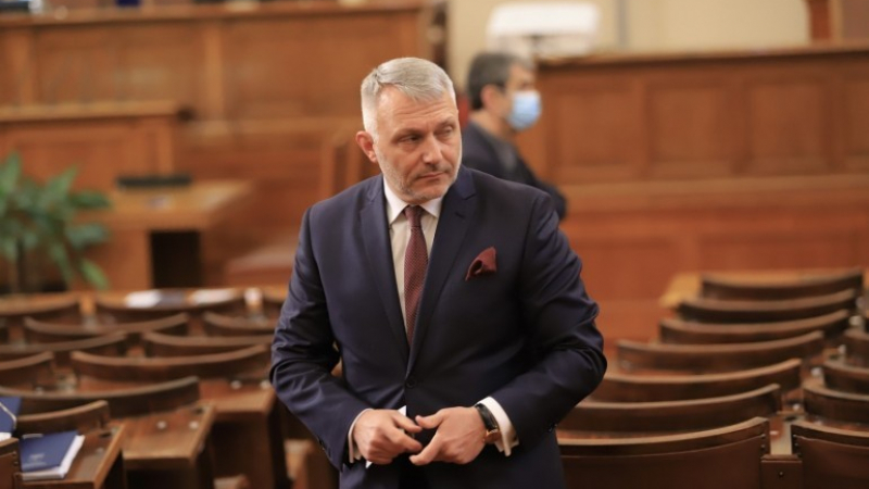 Хаджигенов с нова издънка в парламента
