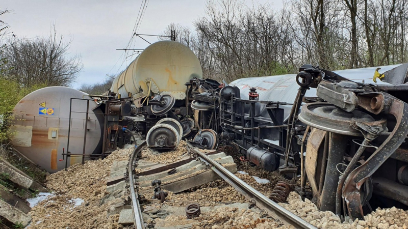 Първи СНИМКИ от инцидента с влака, превозвал бензин край Русе