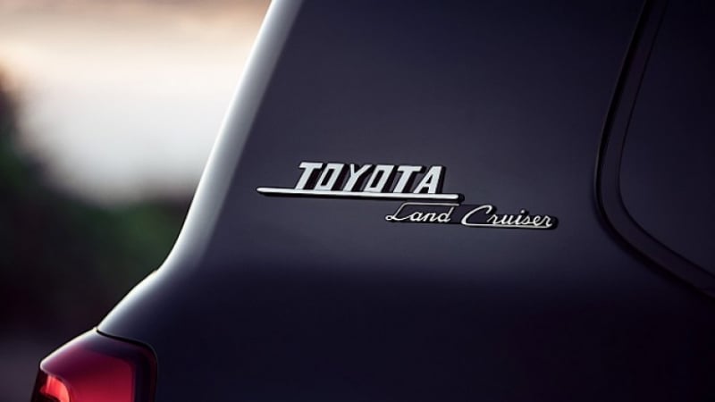 Новият очакван Toyota Land Cruiser 300: Първо ВИДЕО без камуфлаж