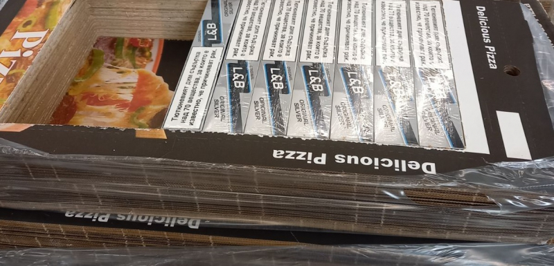 Митничари отвориха кутии за пица на Летище София и се шашардисаха СНИМКИ
