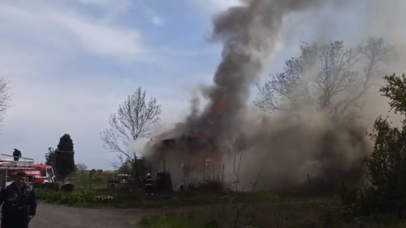 Огромен пожар лумна край Бургас ВИДЕО 