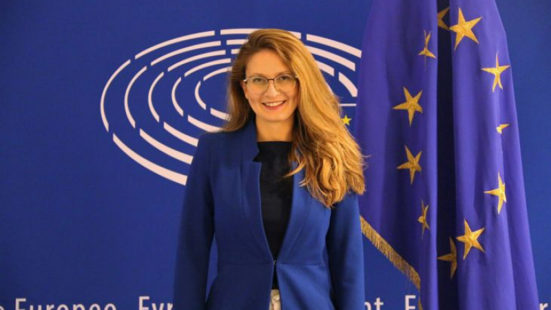 Евродепутатът Цветелина Пенкова: Допълните средства от ЕС за българските граждани и бизнеса са под въпрос