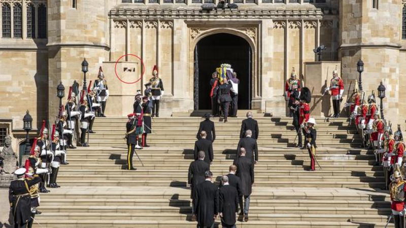 Шокиращ неизвестен детайл от погребението на принц Филип! Имало е таен… СНИМКИ