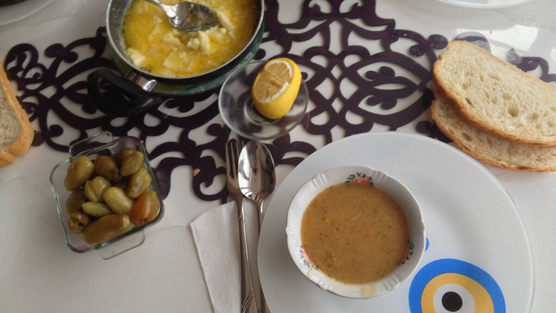 Турчин ме покани в дома си на обяд – ето какво беше наготвила майка му СНИМКИ