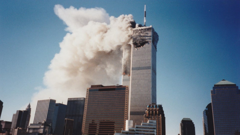 Младеж случайно откри в семейния си албум снимки от атаките на 11 септември, които никой не беше виждал преди ВИДЕО