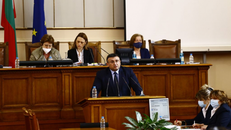 Младен Маринов изригна срещу адвоката на Лилана: Извинете се на полицаите