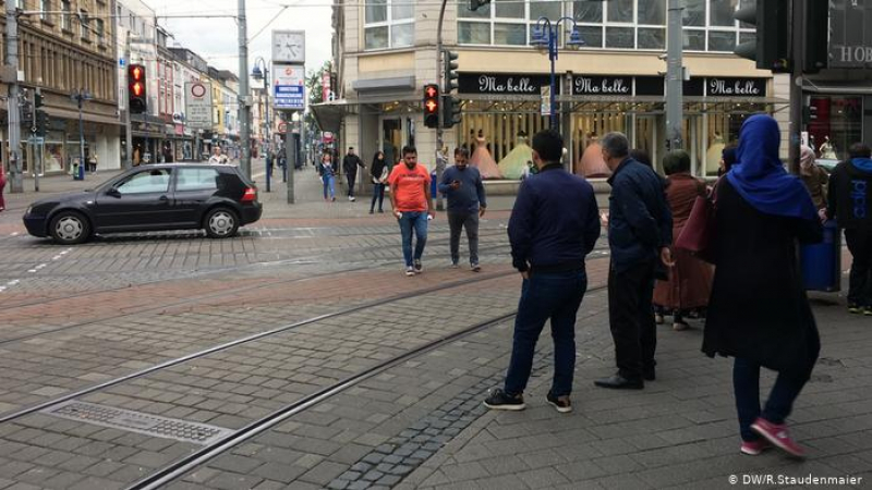 При българите в бедняшките квартали на Дуисбург и Кьолн няма вирус СНИМКИ