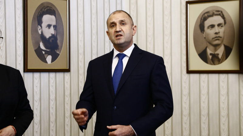 Президентът призна има ли топла връзка между кабинета му и Божков и заговори за кюлчета и мутри
