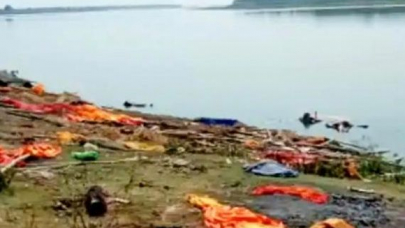 Ужасът в Индия няма край! Ето как ще спират труповете по река Ганг