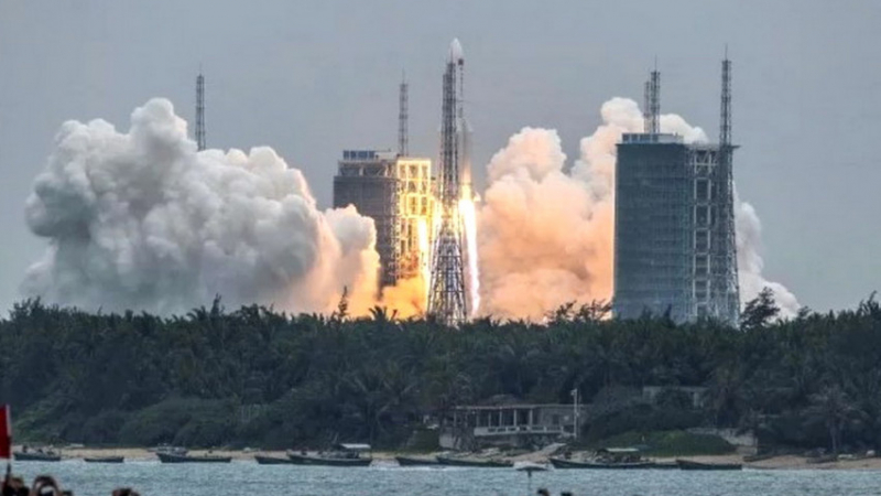 Бивш астронавт: Китай планира да изстреля повече ракети, които неконтролируемо ще падат на Земята!
